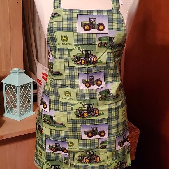 APRONS - Picture 3 of 16